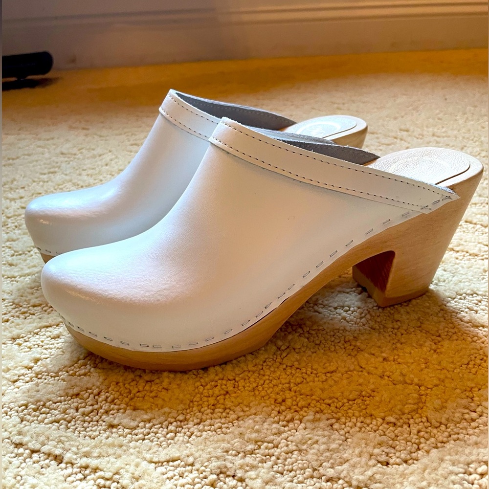 No. 6 White Leather Clogs NWOT size 40
